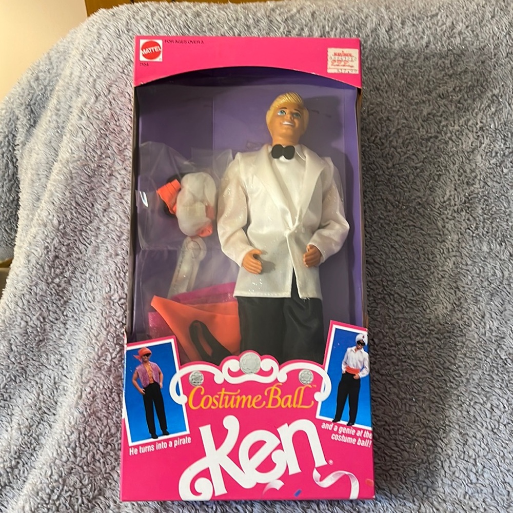 NRFB Costume Ball Ken ~ Vintage 1990 🎭